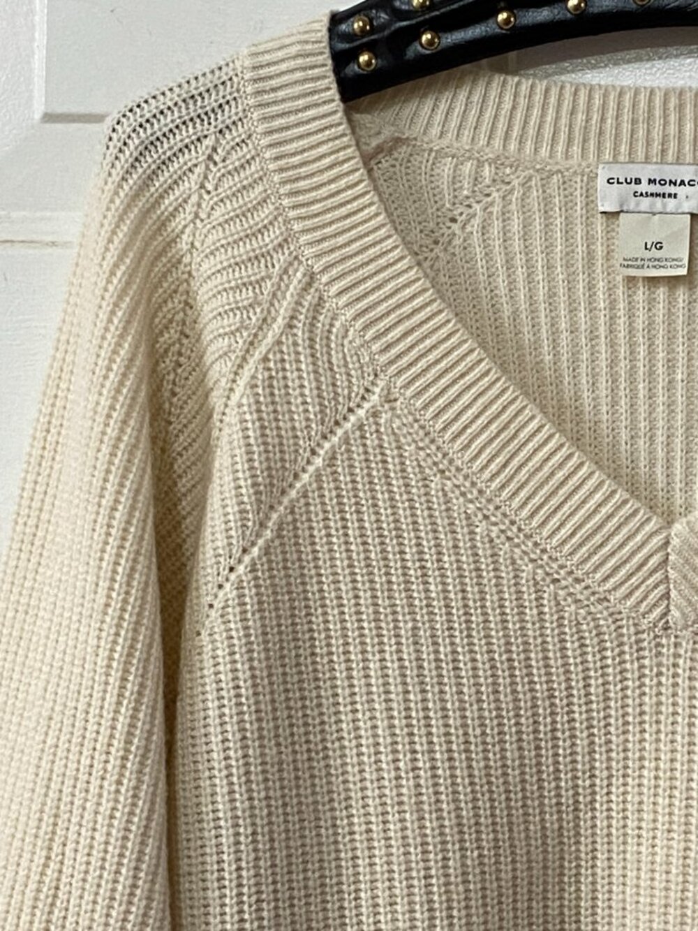 Club Monaco 100% Cashmere Sz L Womens Ivory Sweater V-Neck Long Sleeve - Picture 3 of 10